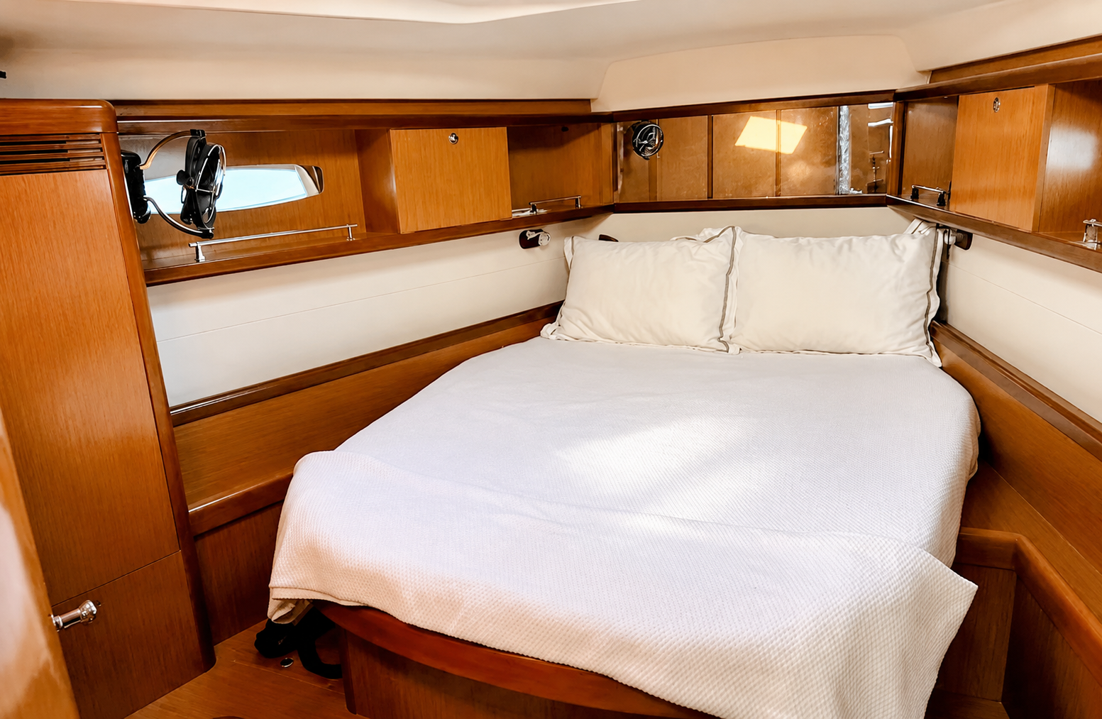 La cabine principale, tout en bois chaud